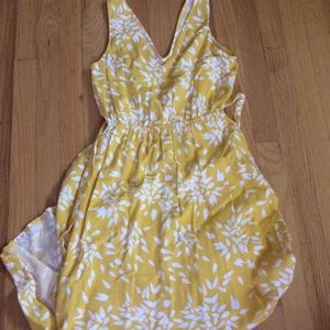 Yellow and white floral v-neck maxi like new